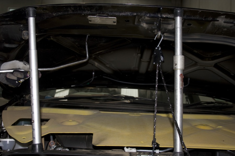 bonnet on car access